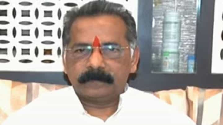 Rajan Salvi : राजन साळवी ठाकरेंची साथ खरंच सोडणार? पदाधिकाऱ्यांशी संवाद साधल्यानंतर म्हणाले, 'योग्य वेळी...' Rajan Salvi : राजन साळवी ठाकरेंची साथ खरंच सोडणार? पदाधिकाऱ्यांशी संवाद साधल्यानंतर म्हणाले, 'योग्य वेळी...'