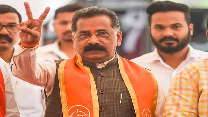 'आमच्याकडे आता गर्दी, आमच्यासोबत या असं आम्ही साळवींना म्हटलो नाही', भाजपचा बडा नेता काय म्हणाला? 'आमच्याकडे आता गर्दी, आमच्यासोबत या असं आम्ही साळवींना म्हटलो नाही', भाजपचा बडा नेता काय म्हणाला?
