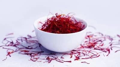 Kesar Benefits: प्रेग्नेंसीमध्ये केसर सेवन करावं की नाही ? फायदे काय आणि काय असतात तोटे ?