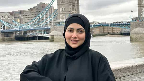 पूर्व अभिनेत्री आणि 'बिग बॉस' फेम सना खान दुसऱ्यांदा आई बनली आहे. 5 जानेवारी 2025 रोजी तिने मुलाला जन्म दिला. सोशल मीडियावरील पोस्टद्वारे तिने चाहत्यांना ही आनंदाची बातमी सांगितली आहे.
