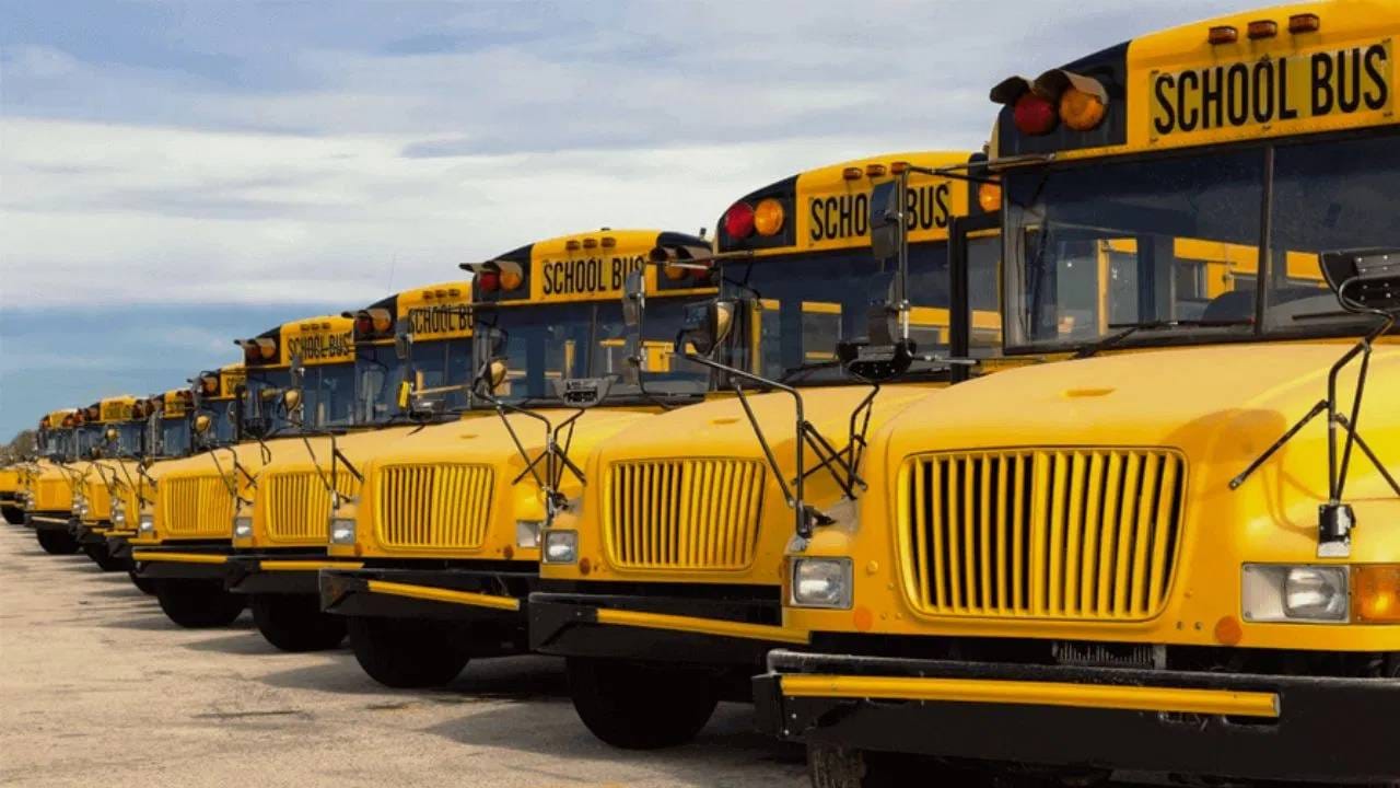 शाळेची बस भाड्याने असेल तर त्यावर “स्कूल बस ड्युटी” लिहिणे आवश्यक आहे.