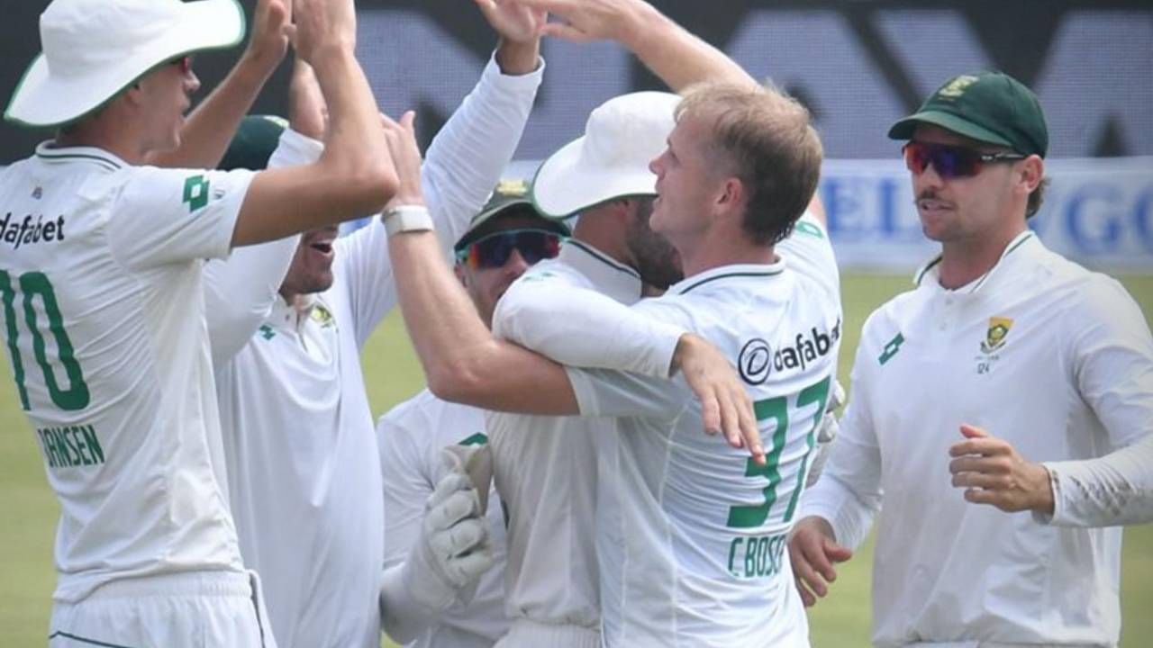 दक्षिण आफ्रिकेचा संघ वर्ल्ड टेस्ट चॅम्पियनशिप 2023-25 ​​गुणतालिकेत अव्वल स्थानावर आहे. आफ्रिकन संघाने खेळलेल्या 12 सामन्यांपैकी 8 विजयांची नोंद केली आहे. तर एक सामना अनिर्णित ठरला आहे. दक्षिण अफ्रिकेची विजयी टक्केवाी  69.44 असून अव्वल स्थान पटकावले आहे. तसेच अंतिम फेरीत धडक मारली आहे.