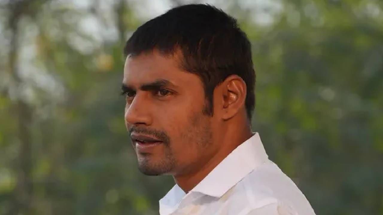 नागराज मंजुळे दिग्दर्शित 'सैराट' हा चित्रपट आजही प्रेक्षकांच्या मनात घर करून आहे. त्यातील प्रत्येक पात्र आजही आपल्या डोळ्यासमोर येतात. आर्ची, परश्या, सलिम, प्रदीप ही सगळी पात्रं त्यांच्या अनोख्या स्टाईल आणि लूकमुळे प्रेक्षकांच्या लक्षात आहेत.