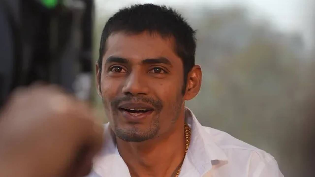 या चित्रपटाचं दिग्दर्शन सिराज अरब यांनी केलं असून मैत्री फिल्म प्रोडक्शन या चित्रपटाची निर्मिती करत आहेत. नुकतंच या चित्रपटातील मोनालिसा बागल आणि तानाजी गलगुंडेचा लूक समोर आला आहे.