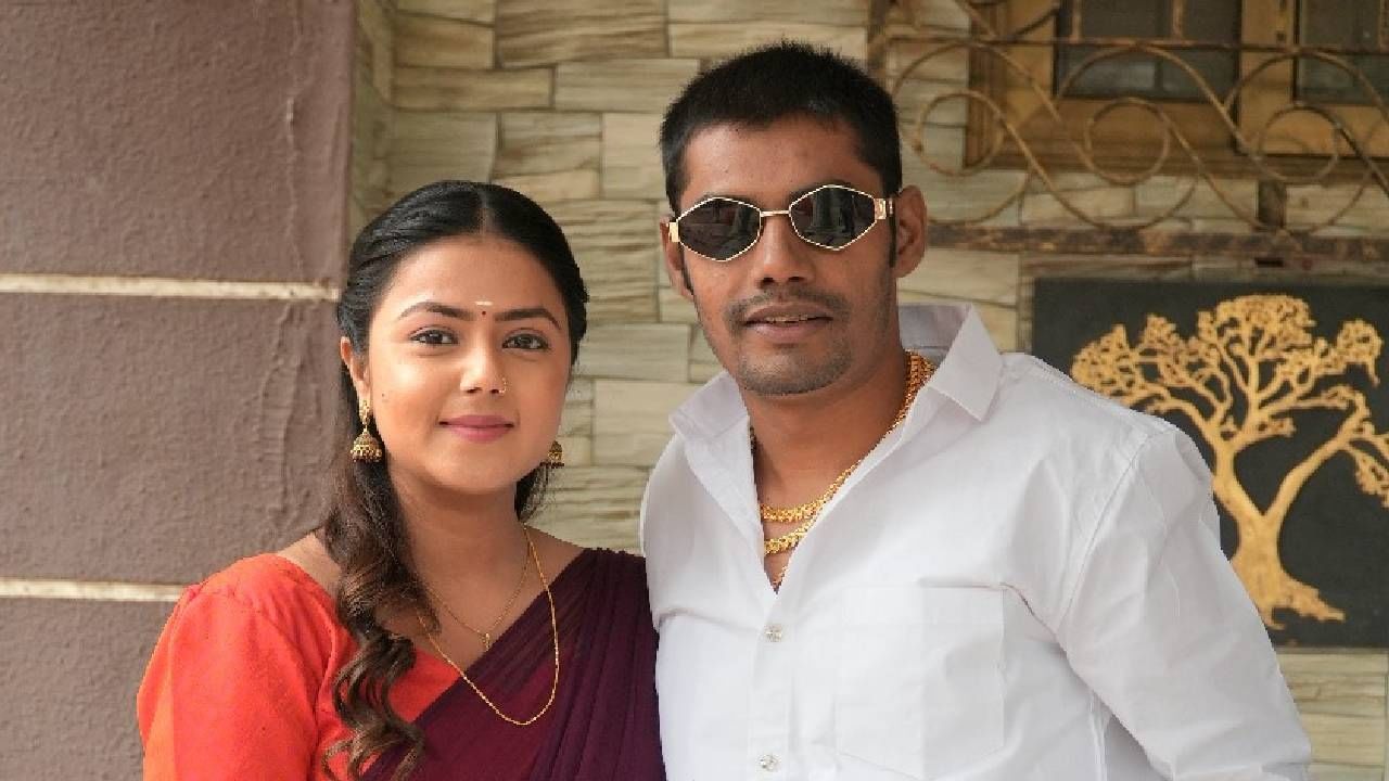 त्याच्यासोबत अभिनेत्री मोनालिसा बागल एका सोज्वळ सुंदर आणि दाक्षिणात्य लूकमध्ये झळकतेय. तानाजी गलगुंडे आणि मोनालिसा बागल ही नवी कोरी जोडी पाहून प्रेक्षकांमध्ये चित्रपटाविषयी प्रचंड उत्सुकता निर्माण झाली आहे.