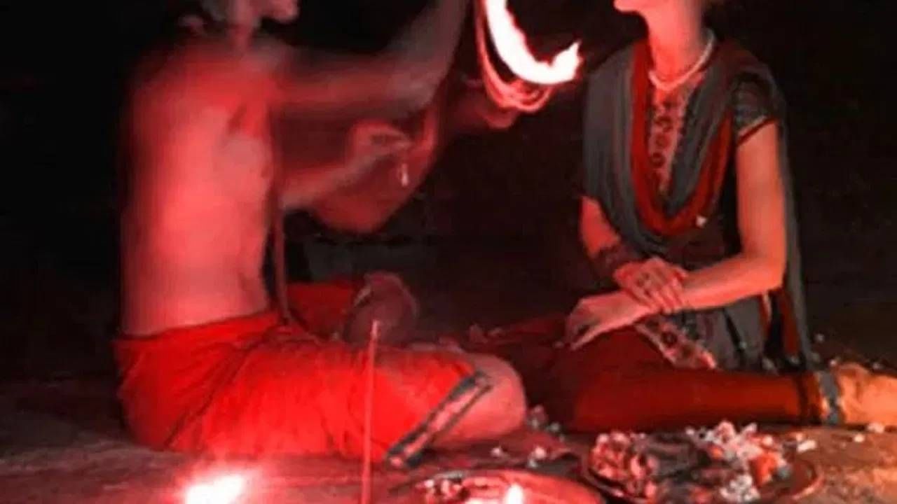 मुस्लिम तांत्रिकाने अर्ध्या रात्री 17 वर्षाच्या मुलीला बोलावलं, त्यानंतर जे घडलं, त्याने उडाली एकच खळबळ मुस्लिम तांत्रिकाने अर्ध्या रात्री 17 वर्षाच्या मुलीला बोलावलं, त्यानंतर जे घडलं, त्याने उडाली एकच खळबळ