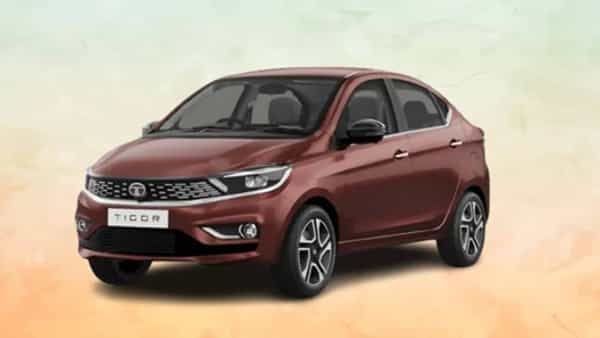 Tata Tigor : टाटा टिगोर कारची किंमत आणि मायलेजच्या दृष्टीने ही कार चांगला पर्याय ठरू शकते. या कारच्या विविध व्हेरिएंटची किंमत वेगवेगळी आहे. टाटा टिगोर XM ची सुरुवातीची किंमत 6 लाख रुपये आहे. पेट्रोल व्हेरिएंट 19.2 किलोमीटर प्रति लिटरचे मायलेज देते.