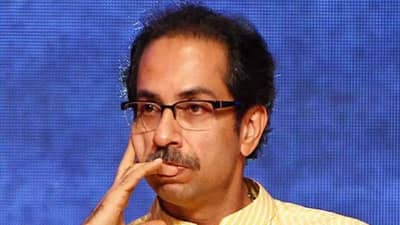 उद्धव ठाकरे यांना पुन्हा मोठा धक्का, बड्या नेत्यावरील नाराजीमुळे अनेक पदाधिकारी पक्ष सोडणार