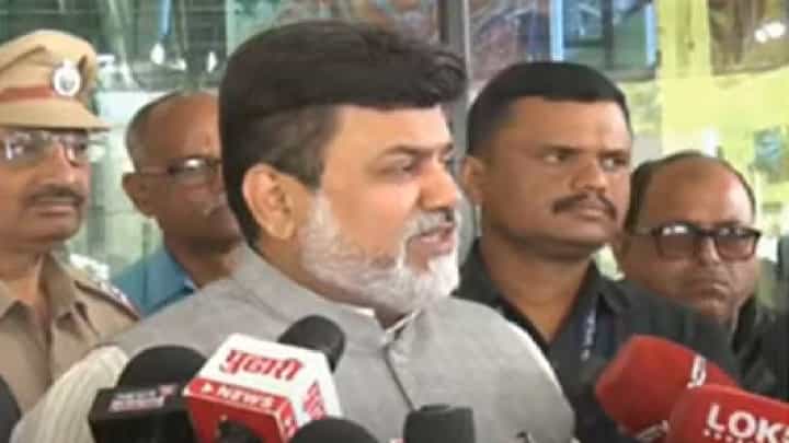 Uday Samant Video : भाजपात येण्यासाठी काँग्रेसचा बडा नेता देवेंद्र फडणवीसांना भेटला? प्रत्युत्तर देत उदय सामंतांचा मोठा दावा Uday Samant Video : भाजपात येण्यासाठी काँग्रेसचा बडा नेता देवेंद्र फडणवीसांना भेटला? प्रत्युत्तर देत उदय सामंतांचा मोठा दावा