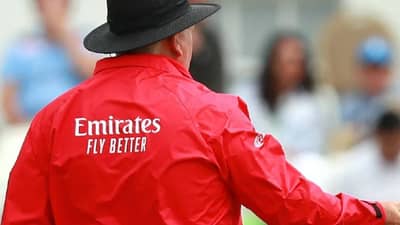 सामना सुरु असताना अंपायरच्या तळपायाची आग मस्तकात, बंदूक काढून गोळ्या झाडल्या! Live मॅचमध्ये राडा