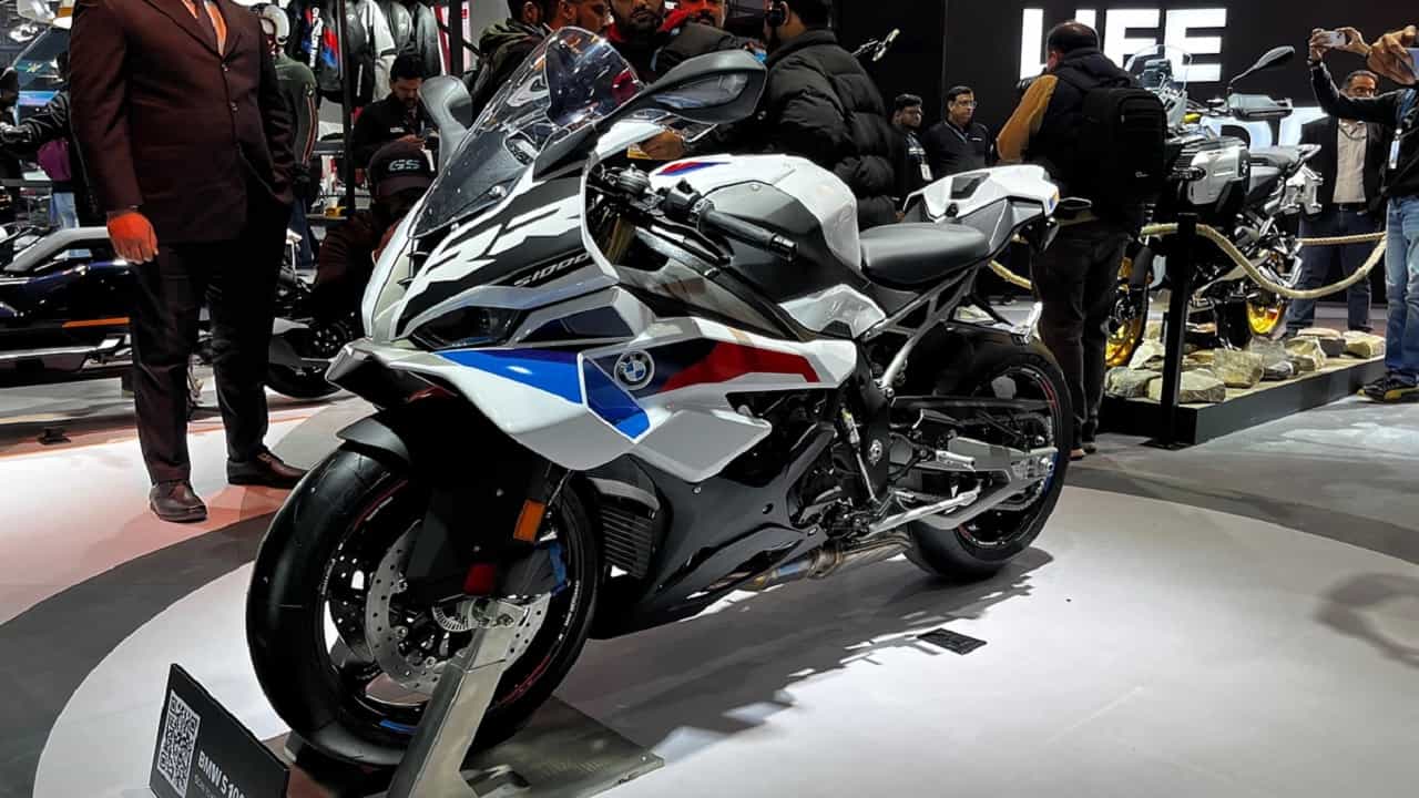 रेसिंग आवडते! मग लगेच बुक करा BMW S 1000 RR, सेकंदात मिळेल 100 स्पीड!