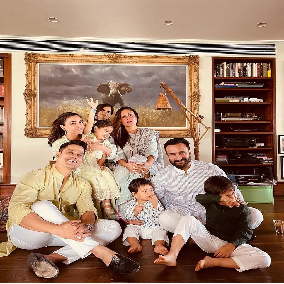 अभिनेता सैफ अली खानवर त्याच्या मुंबईतील बांद्रा येथे राहत्या घरी मध्यरात्री चाकून हल्ला झाल्याची घटना घडली होती. चोरीच्या उद्देशाने घरात शिरलेल्या अज्ञाताने चाकू हल्ला केल्याची माहिती मिळतेय. सध्या सैफ अली खान लीलावती रुग्णालयात उपचार झाले. त्याची प्रकृती आता स्थिर असून त्याला डिस्चार्जही देण्यात आला आहे. या हल्ल्यानंतर सैफची सुरक्षाही वाढवली तसेच त्याच्या घरातही बरेच बदल करण्यात आले.  