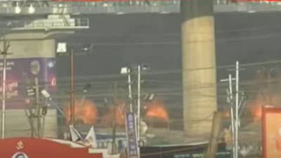 Maha Kumbh Mela Fire Video : प्रयागराजच्या महाकुंभ मेळ्यात अग्नितांडव, भीषण आगीत 100 हून तंबू जळून खाक अन्…