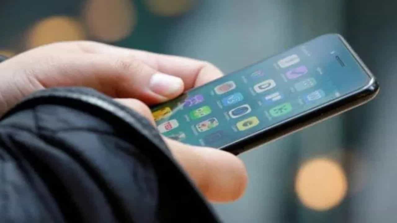 तरुणीला भविष्य आधीच कळालं , आईला पाठवलेला मेसेज खरा ठरला; कारमधील दृश्य पाहून आख्खी कॉलनी हादरली