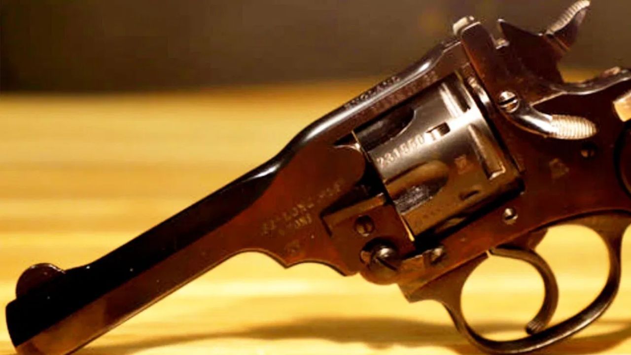 आठवीच्या विद्यार्थ्यानं डोक्यात गोळी झाडून आयुष्य संपवलं, सोलापुरात खळबळ