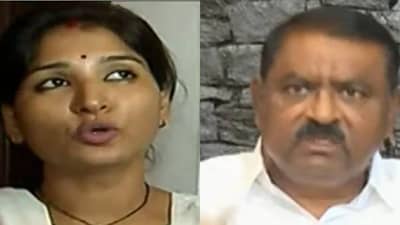 करुणा शर्मांच्या गाडीमध्ये पिस्तुल कोणी ठेवलं? त्या पोलीस अधिकाऱ्याबाबत धसांचा अखेर मोठा गौप्यस्फोट