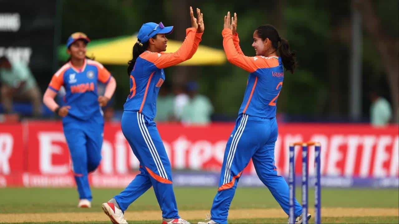 W,W,W,W,W..! वैष्णवी शर्माने टी20 वर्ल्डकप स्पर्धेत हॅटट्रीक घेत नोंदवला विक्रम, 5 धावा देत पाच विकेट Video