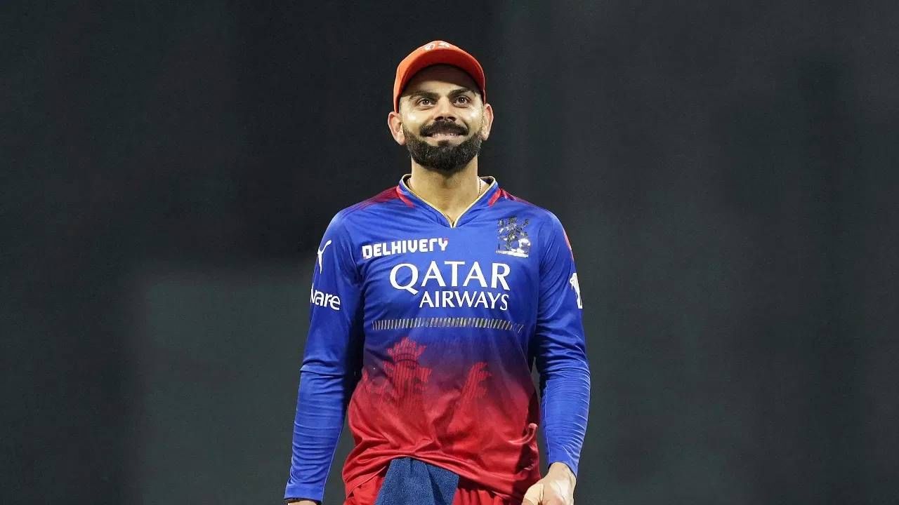 विराट कोहलीने टी20 क्रिकेटमध्ये आतापर्यंत 399 सामने खेळले आहेत. यावेळी 382 डाव खेळणाऱ्या कोहलीने 9 शतके आणि 97 अर्धशतकांसह एकूण 12886 धावा केल्या आहेत. फाफ डुप्लेसिस सामन्यांच्या संख्येत पुढे असला तरी विराट कोहली धावांमध्ये पुढे आहे. विराट कोहलीने आंतरराष्ट्रीय टी20 क्रिकेटमधून निवृत्ती घेतली आहे. त्यामुळे त्याला आता जास्तीत जास्त लीग सामने खेळावे लागतील.