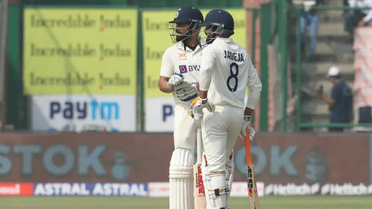 दिल्ली आणि डिस्ट्रिक्ट क्रिकेट असोसिएशनच्या (डीडीसीए) अधिकाऱ्याने स्पोर्ट्स टॉकला सांगितले की, मानेच्या दुखापतीबाबत कोहलीच्या बाजूने कोणतीही माहिती नाही. ऑस्ट्रेलियाच्या दीर्घ दौऱ्यावरून परतल्यानंतर कोहली मुंबईत आपल्या कुटुंबासोबत आहे.