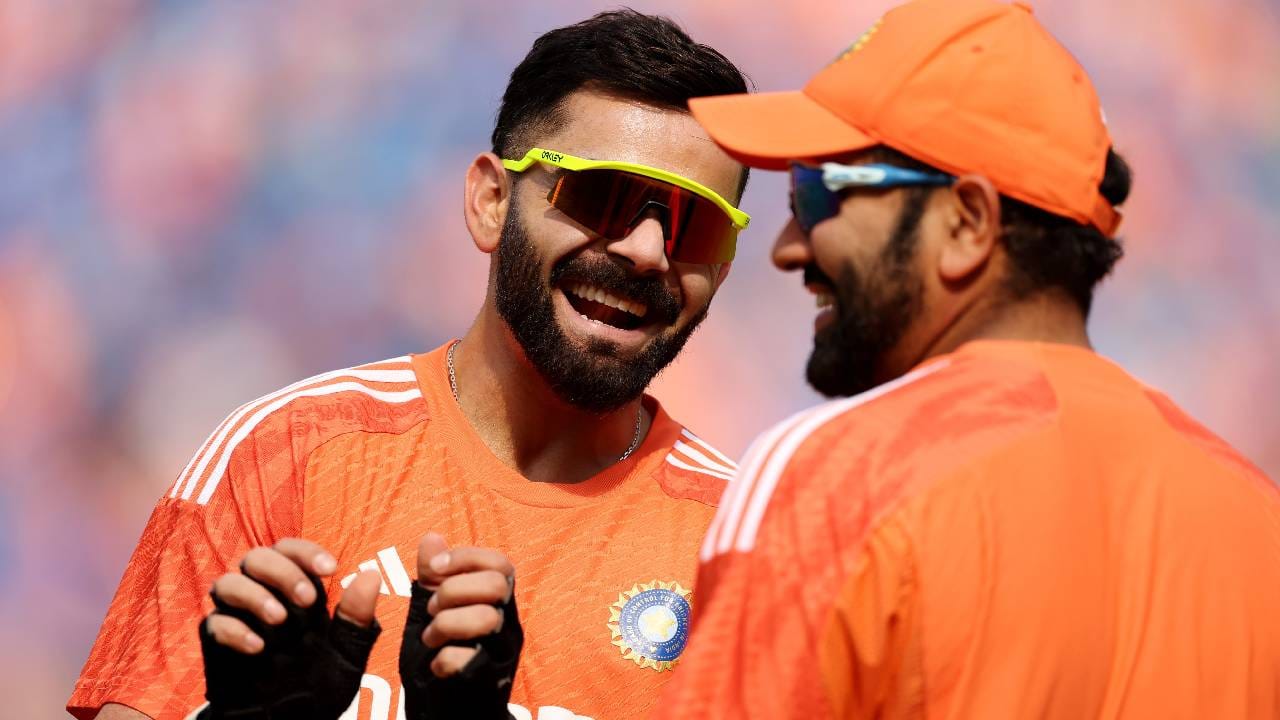 विराट कोहलीला रणजी करंडक सामना खेळून एक दशक उलटले आहे. त्याने शेवटचा रणजी सामना 2012 मध्ये खेळला होता. ऑस्ट्रेलिया दौऱ्यात खराब फॉर्ममुळे कोहलीला मोठ्या टीकेला सामोरे जावे लागले होते. 