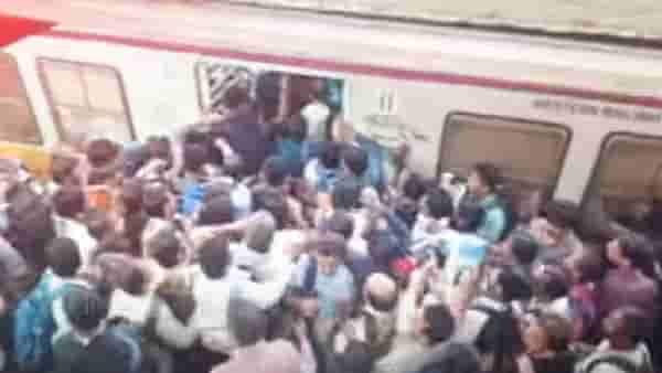 Western Railway : पश्चिम रेल्वे अपडेट, मेगा ब्लॉकमुळे प्रवाशांचे मेगा हाल