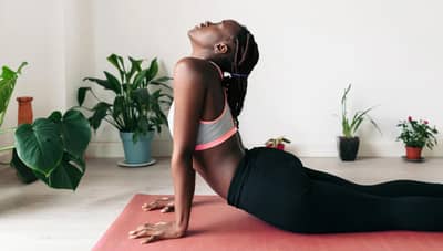 Busy Lifestyle मध्ये रोगप्रतिकारकशक्ती वाढवण्यासाठी हे योगासन करा ट्राय...