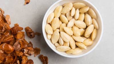 बदामाची साल त्वचेसाठी खूप फायदेशीर, असा करा वापर