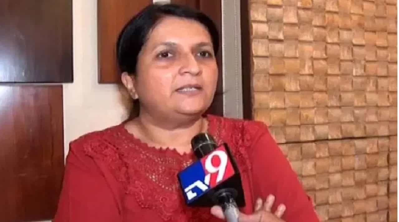 मुख्यमंत्री आणि उपमुख्यमंत्री कसला दगडाचा न्याय देणार ?अंजली दमानिया यांचं वक्तव्य