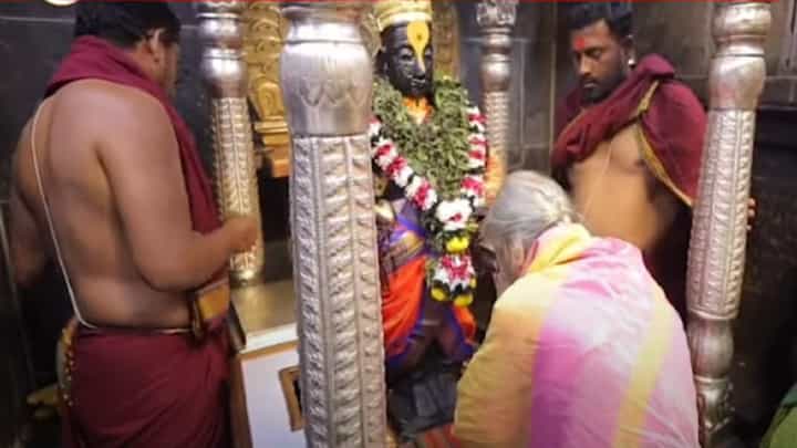 Aasha Pawar : पवार कुटुंब एकत्र येणार? अजितदादांच्या आईचं विठुरायाच्या चरणी साकडं, बघा काय म्हणाल्या? Aasha Pawar : पवार कुटुंब एकत्र येणार? अजितदादांच्या आईचं विठुरायाच्या चरणी साकडं, बघा काय म्हणाल्या?