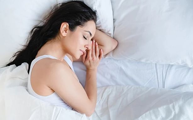 रात्री झोपण्यापूर्वी या 7 सवयी बदला, हार्ट अटॅकचा धोका राहणार नाही रात्री झोपण्यापूर्वी या 7 सवयी बदला, हार्ट अटॅकचा धोका राहणार नाही