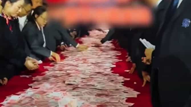 कंपनीने कर्मचाऱ्यांसमोर पोतंभर पैसे टाकले, म्हणाले 15 मिनिटांत जितके मोजाल, तेवढे तुमचे; अनोख्या पद्धतीने बोनस देणारी कंपनी चर्चेत