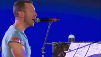 कोल्डप्ले अहमदाबाद कॉन्सर्ट: क्रिस मार्टिनने गायलं वंदे मातरम् आणि माँ तुझे सलाम, स्टेडियमवर टाळ्यांच्या कडकडाट