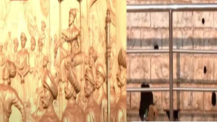 दादरच्या शिवाजीपार्कातील शिवराज्यभिषेक सोहळ्याच्या शिल्पाच्या भिंतीला भगदाड, व्हिडीओ फोटो व्हायरल दादरच्या शिवाजीपार्कातील शिवराज्यभिषेक सोहळ्याच्या शिल्पाच्या भिंतीला भगदाड, व्हिडीओ फोटो व्हायरल