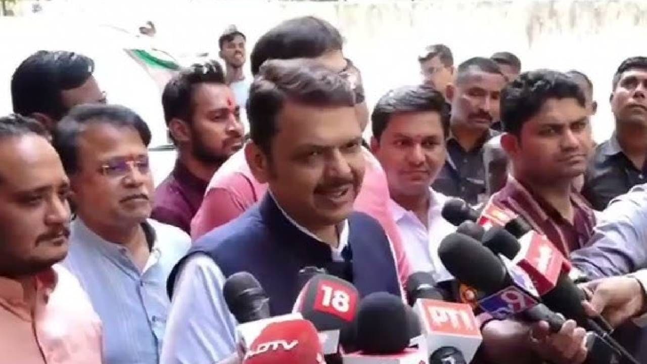 महाविकास आघाडी राहिली काय आणि तुटली काय... देवेंद्र फडणवीस यांचं खोचक उत्तर महाविकास आघाडी राहिली काय आणि तुटली काय... देवेंद्र फडणवीस यांचं खोचक उत्तर