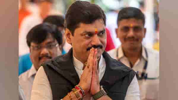 Beed guardian ministers video : धनंजय मुंडे यांना संतोष देशमुख हत्या प्रकरण भोवलं? बीडच्या पालकमंत्रीपदाचा पत्ता कट अन्…
