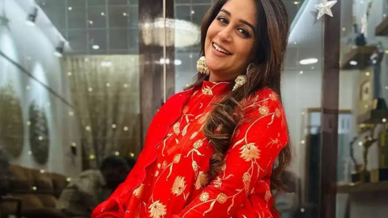 दीपिका कक्कर - ‘ससुराल सिमर का’ फेम दीपिका कक्कर ही मोठ्या ब्रेकनंतर छोट्या पडद्यावर पुन्हा परतली आहे. तिला प्रत्येक आठवड्यासाठी2 ते 3 लाख रुपयांचं मानधन दिलं जात आहे.