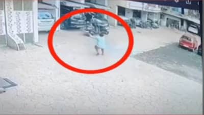 तिसऱ्या मजल्यावरुन दोन वर्षांचा चिमुरडा खाली कोसळला, काळजाचा ठोका चुकला, पण देव धावून आला !
