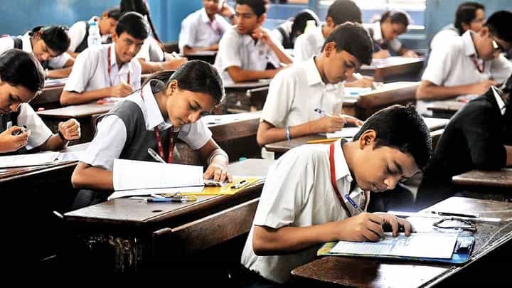 SSC Board Exam 2025 : कॉपीमुक्त अभियानाचा पहिल्याच दिवशी फज्जा, दहावीचा पहिलाच पेपर फुटला अन्... SSC Board Exam 2025 : कॉपीमुक्त अभियानाचा पहिल्याच दिवशी फज्जा, दहावीचा पहिलाच पेपर फुटला अन्...