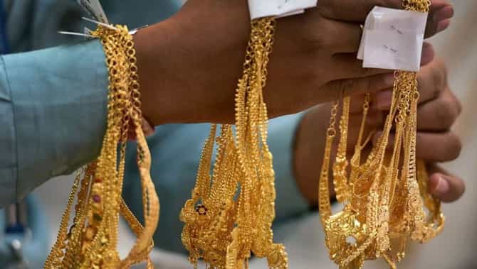 स्वस्त मिळतं म्हणून गोल्ड लोन घेतच सुटू नका, ‘या’ गोष्टी लक्षात ठेवा, नंतर होईल पश्चाताप