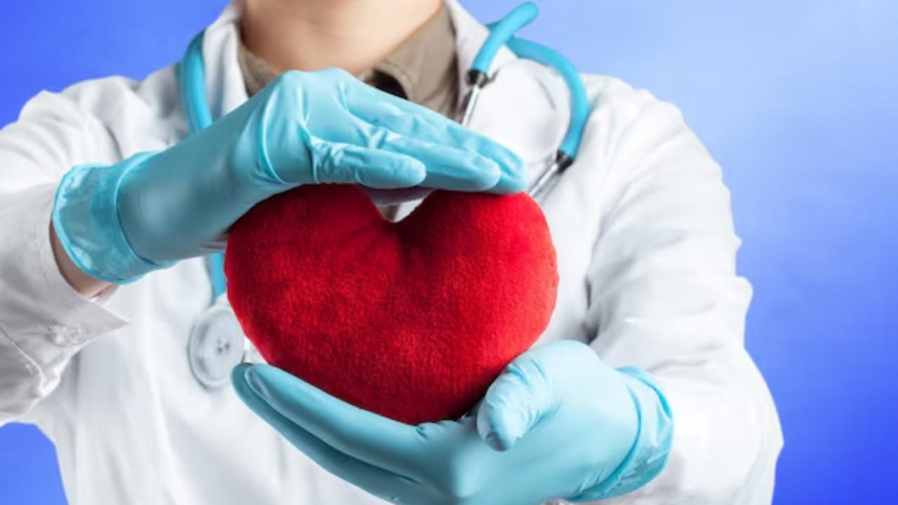 माणूस अमर होणार...? पहिल्यांदाच माणसाच्या शरीरात मशीनवालं हृदय धडधडलं; कुठे घडला चमत्कार?