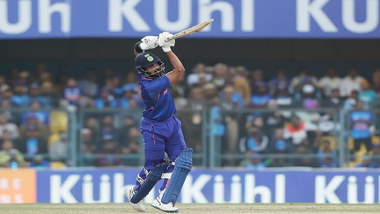 केएल राहुल याच्यावर बॅटिंगसह विकेटकीपिंग अशी दुहेरी जबाबदारी असणार आहे. केएल राहुल टीम इंडियाचा प्रमुख विकेटकीपर आहे.  (Photo Credit : K L Rahul X Account)