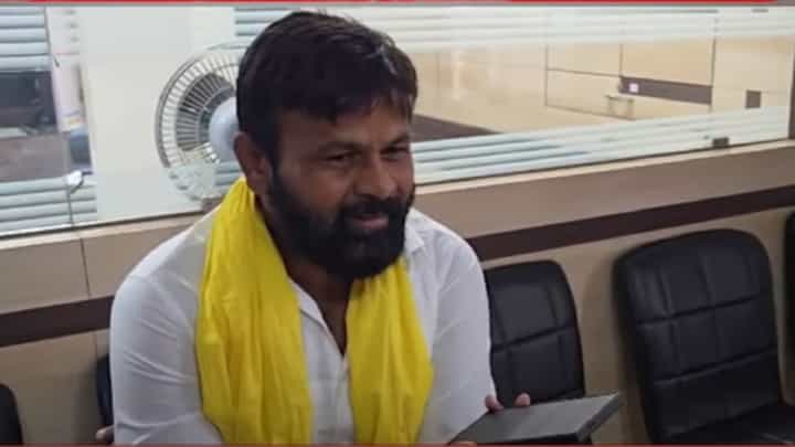 Laxman Hake Threat : जरांगेंकडून ओबीसी नेते लक्ष्मण हाकेंना धमकी, थेट व्हिडीओ शेअर करत म्हणाले... Laxman Hake Threat : जरांगेंकडून ओबीसी नेते लक्ष्मण हाकेंना धमकी, थेट व्हिडीओ शेअर करत म्हणाले...