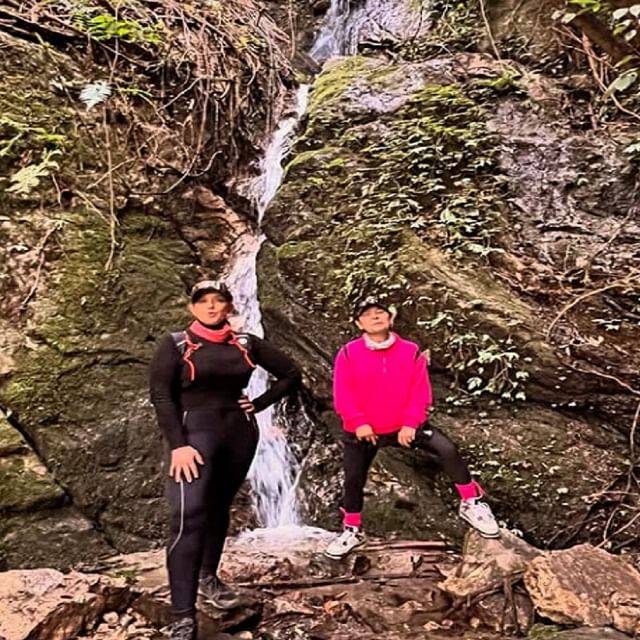 सोशल मीडियावर फोटो पोस्ट करत अभिनेत्रीने कॅप्शनमध्ये, 'Nature Walk' असं लिहिलं आहे. फोटोंमध्ये मनिषासोबत अन्य एक महिला देखील दिसत आहे.