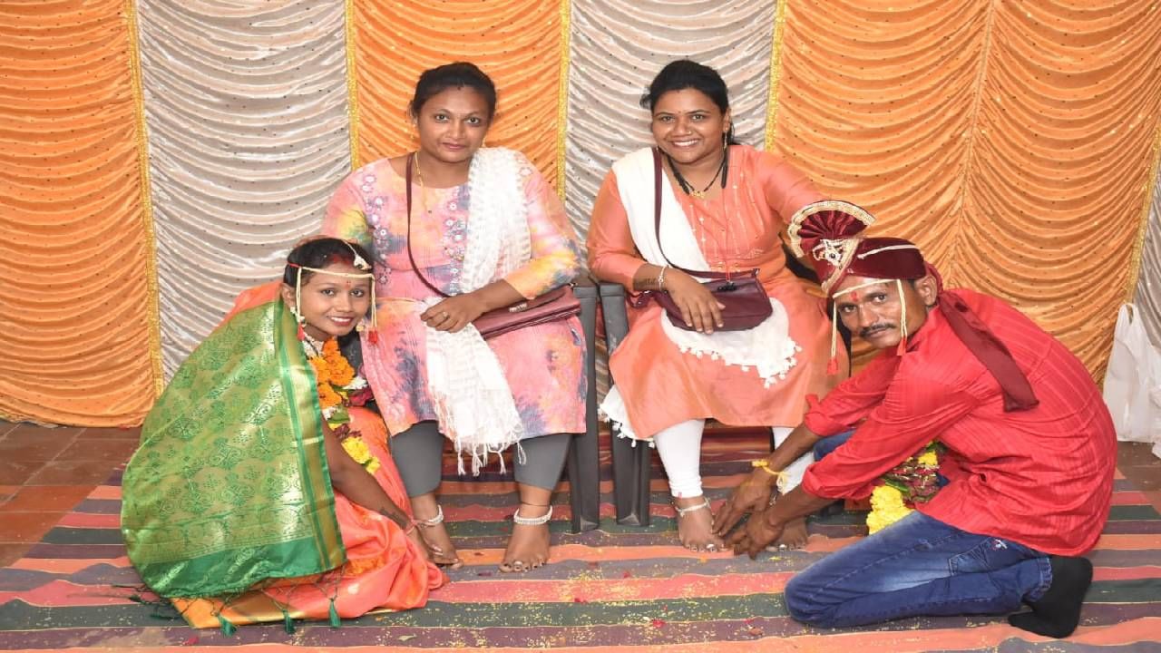 5 लाख रुपये दिले, सोने दिले... नवरदेवाने वरमाला गळ्यात टाकली अन् नवरीने मात्र दुसऱ्याच दिवशी... काय घडलं आळंदीत? 5 लाख रुपये दिले, सोने दिले... नवरदेवाने वरमाला गळ्यात टाकली अन् नवरीने मात्र दुसऱ्याच दिवशी... काय घडलं आळंदीत?