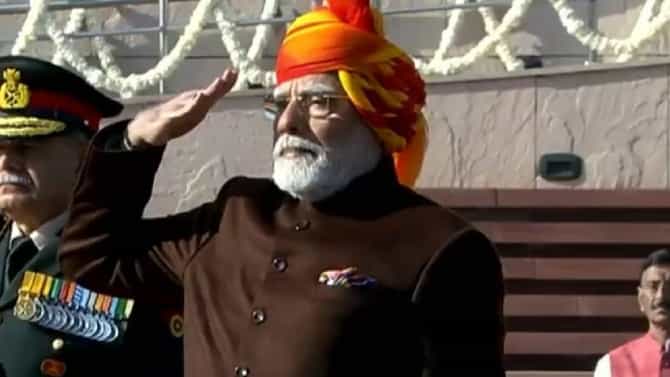 Republic Day : 2015 ते 2025... दहा वर्ष, विविध फेटे अन्... पंतप्रधान नरेंद्र मोदींच्या आजच्या लूकचं वैशिष्ट्यं काय?