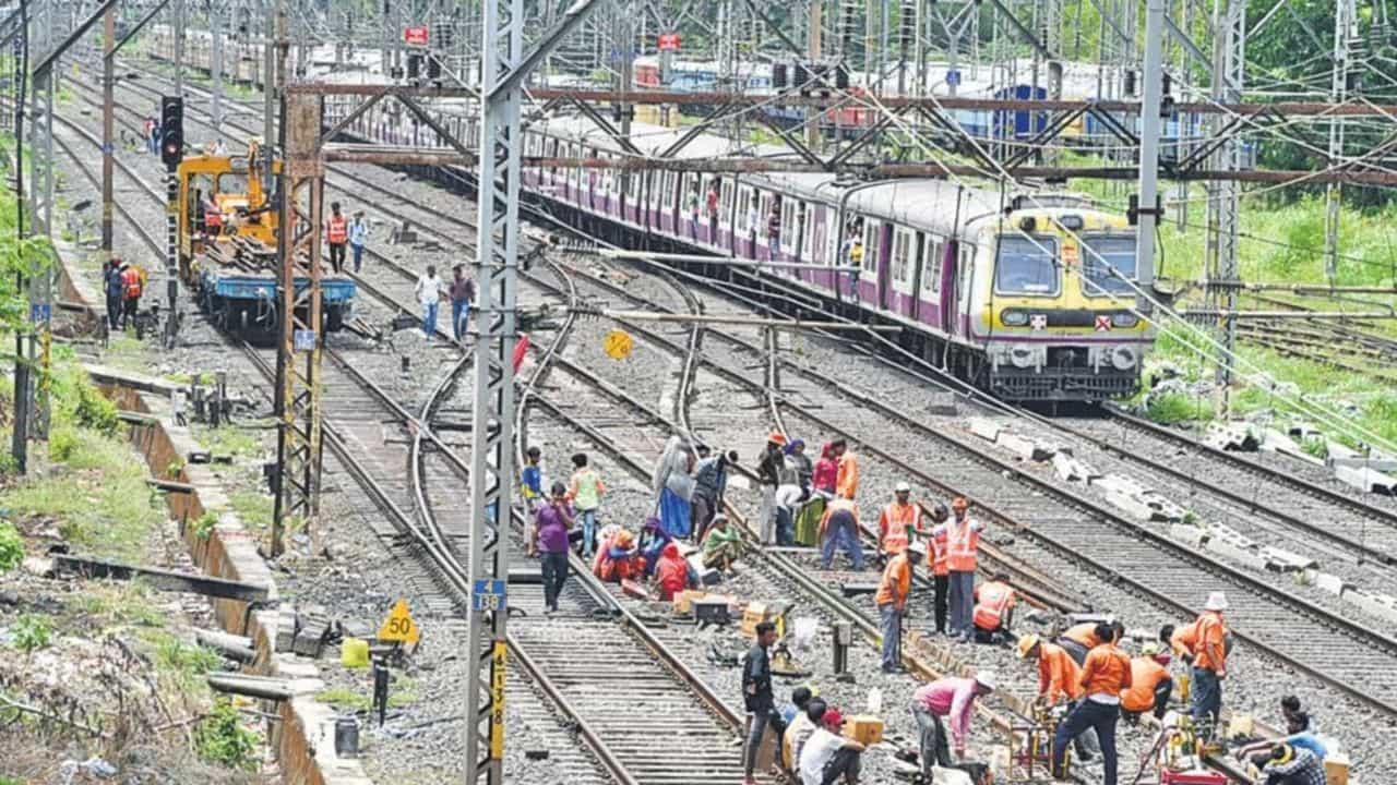 Mumbai Mega Block Update : मुंबईकरांनो...रेल्वेच्या तिन्ही मार्गावर उद्या मेगाब्लॉक, 'या' वेळात प्रवास कराल तर होणार गैरसोय Mumbai Mega Block Update : मुंबईकरांनो...रेल्वेच्या तिन्ही मार्गावर उद्या मेगाब्लॉक, 'या' वेळात प्रवास कराल तर होणार गैरसोय