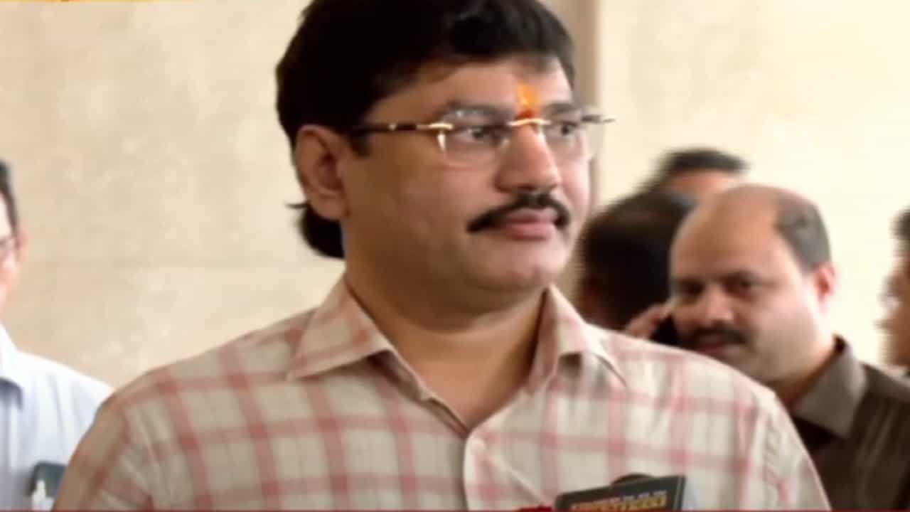 Dhananjay Munde Video : राजीनाम्याचा दबाव वाढला, मुख्यमंत्र्यांना भेटल्यावर धनंजय मुंडे स्पष्टच म्हणाले, '...ही माझी इच्छा'