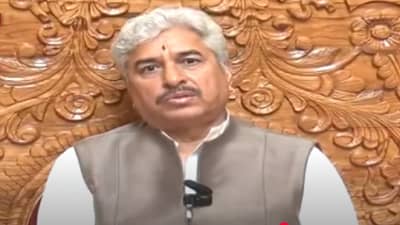 Namdev Shashtri Video : ‘…म्हणून धनंजय मुंडेंना आधार दिला’, भगवान गडचे महंत नामदेव शास्त्री स्पष्टच बोलले