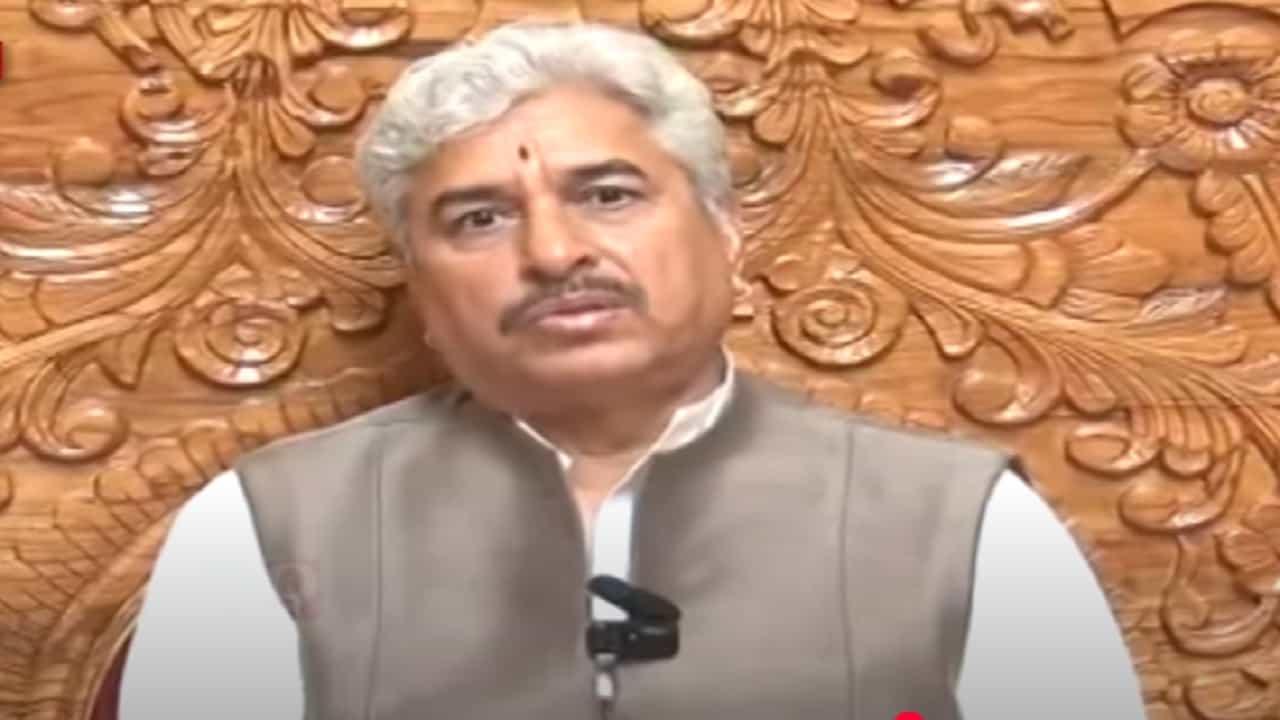 Namdev Shashtri Video : '...हे 100 टक्के सांगू शकतो', भगवानगड धनंजय मुंडेंच्या पाठिशी, महंत नामदेव शास्त्रींचं मोठं वक्तव्य Namdev Shashtri Video : '...हे 100 टक्के सांगू शकतो', भगवानगड धनंजय मुंडेंच्या पाठिशी, महंत नामदेव शास्त्रींचं मोठं वक्तव्य