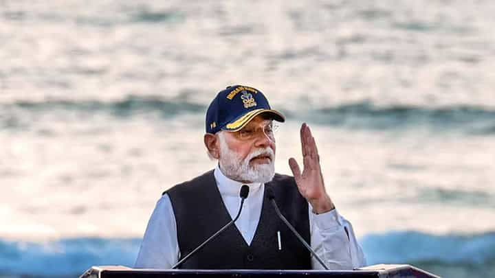 PM Modi VIDEO : 'सुरतचं जेवण आणि काशीचं मरण...', युद्धनौका देशाला समर्पित केल्यानंतर मोदी नेमकं काय म्हणाले? PM Modi VIDEO : 'सुरतचं जेवण आणि काशीचं मरण...', युद्धनौका देशाला समर्पित केल्यानंतर मोदी नेमकं काय म्हणाले?